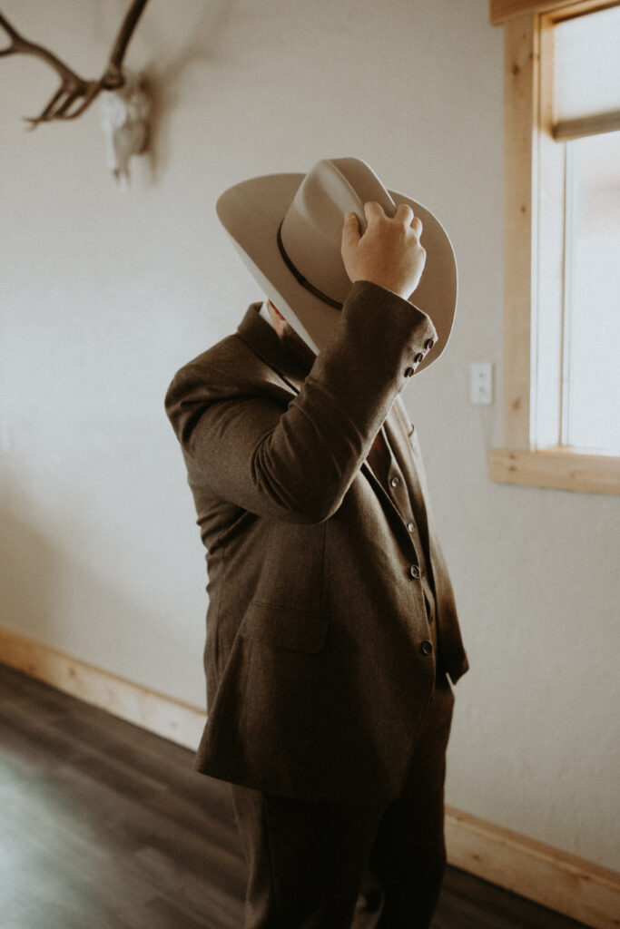groom before heading to the first look with the bride