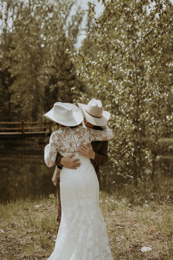 couple hugging after their first look