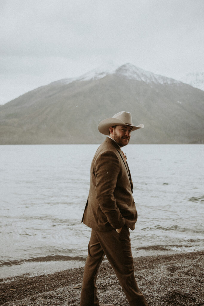 portrait of the groom before the ceremony