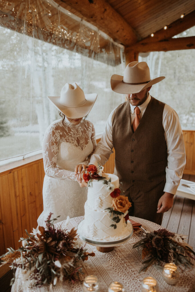 bride and groom cutting their wedding cake
