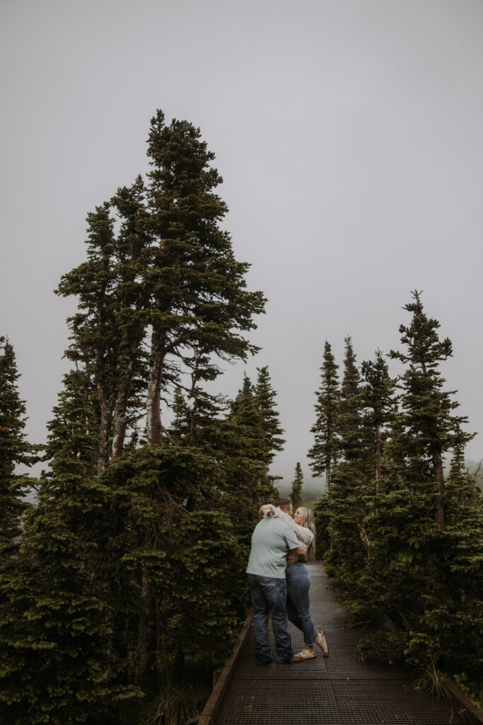 couple hugging during their photoshoot