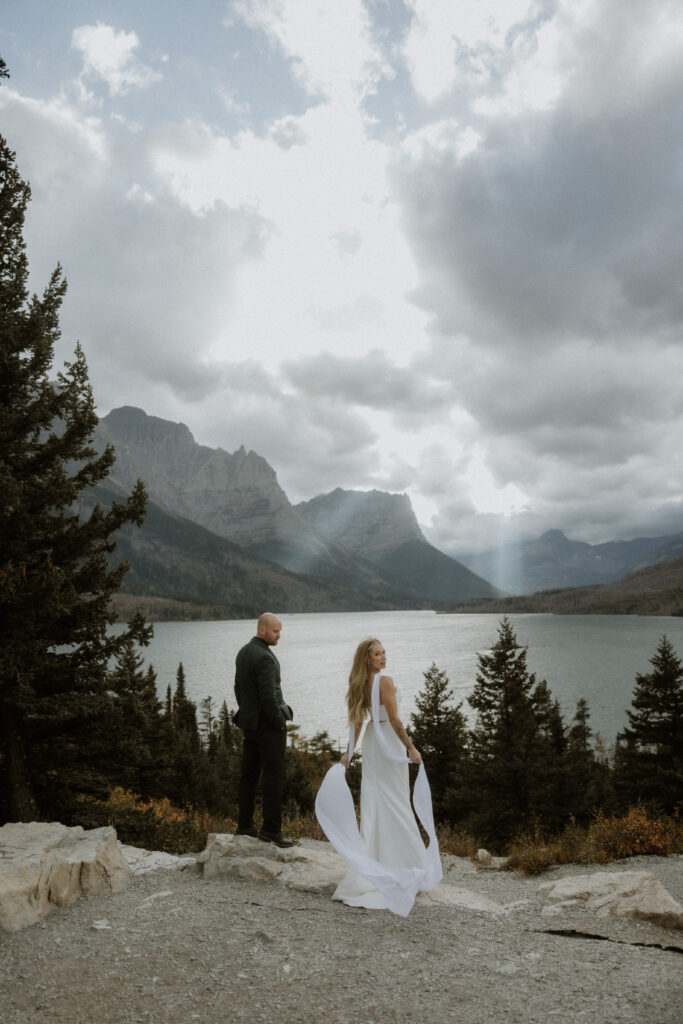 stunning bridal photos in glacier park